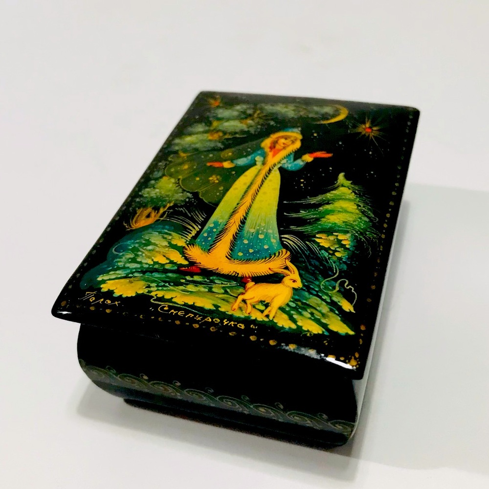 Vtg Palekh “Snegurochka” Handmade Hand Painted Signed Small Trinket Lacquer Box